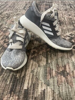 adidas women’s Gray and White Knit Running Shoes edge lux
